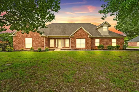 1036 E Oaklawn Dr, Talty, TX 75160