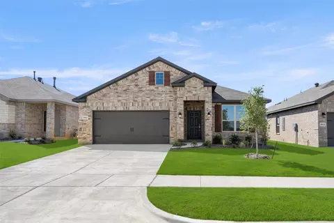 1911 Seminole Dr, Cleburne, TX 76033