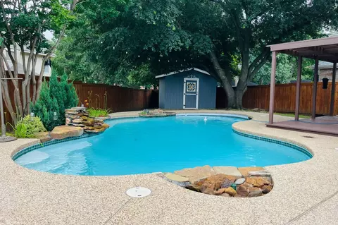 2223 Yellowstone Ln, Corinth, TX 76210