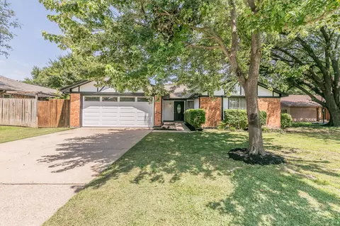 1914 Dartmouth Ct, Arlington, TX 76015