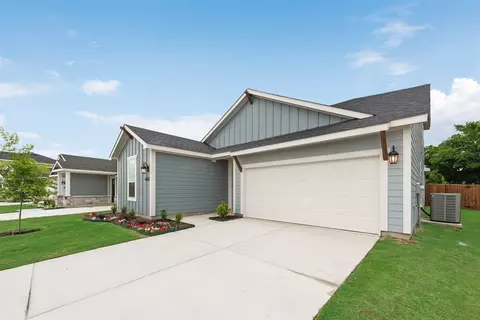 660 Marcus Ln, Crowley, TX 76036 photo 3
