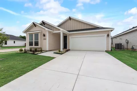 700 Marcus Ln, Crowley, TX 76036 photo 3