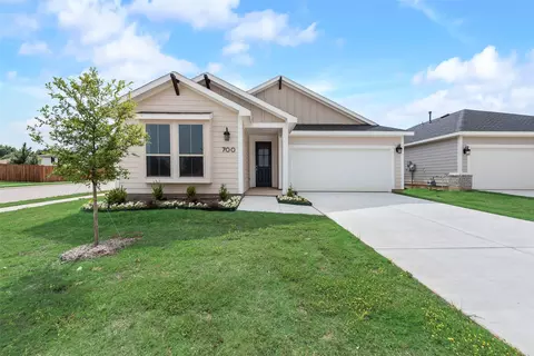 700 Marcus Ln, Crowley, TX 76036 photo 2