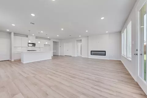 728 Marcus Ln, Crowley, TX 76036 photo 9
