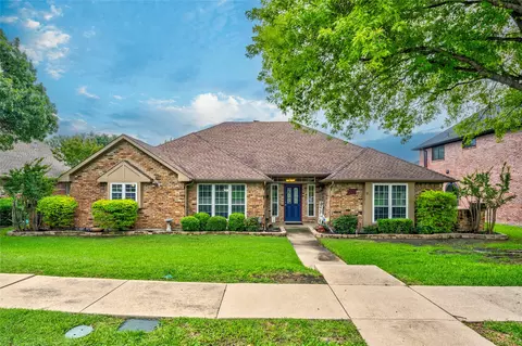 2202 Burgundy Dr, Carrollton, TX 75006