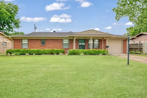 215 NE 32nd St, Paris, TX 75460