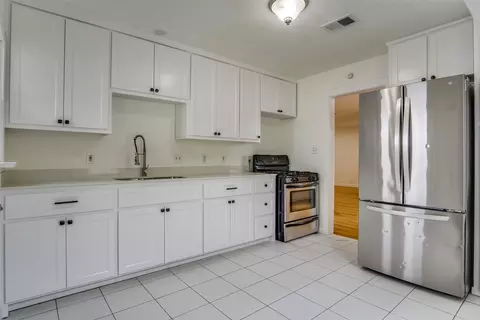 5861 Coleman St, Westworth Village, TX 76114