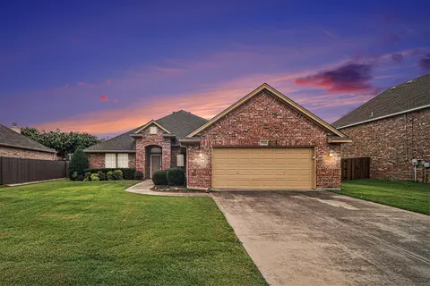 5516 La Bandera Trl, Benbrook, TX 76126