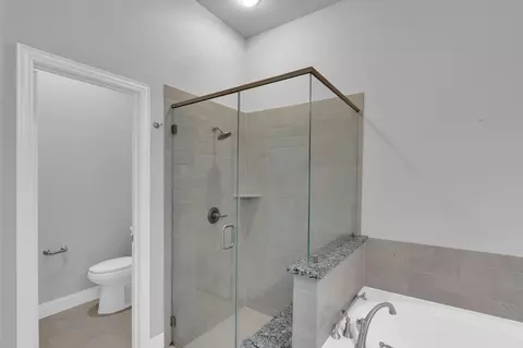 Bath - 2111 Devonblue Dr, Forney, TX 75126 photo 2 of 4