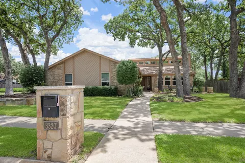 3320 Pin Oak Ln, Bedford, TX 76021