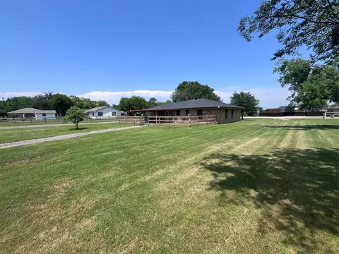 Exterior - 609 S 3rd St, Sanger, TX 76266 photo 16 of 16