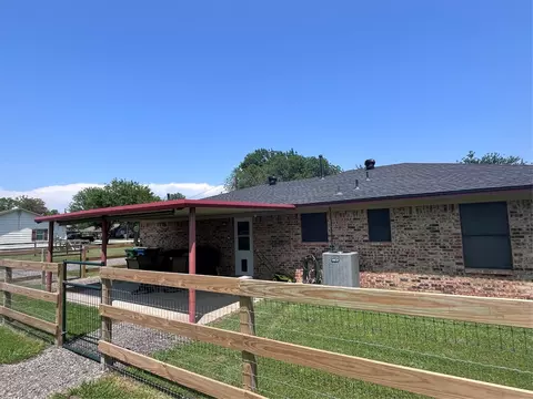 Exterior - 609 S 3rd St, Sanger, TX 76266 photo 7 of 16