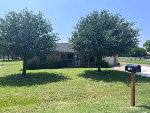 Exterior - 609 S 3rd St, Sanger, TX 76266 photo 2 of 16
