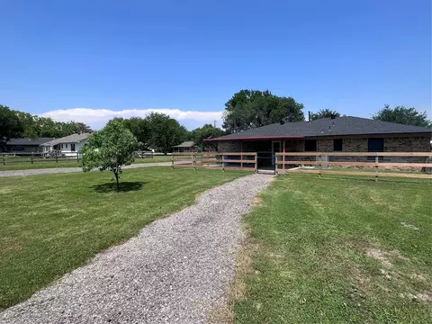 Exterior - 609 S 3rd St, Sanger, TX 76266 photo 8 of 16