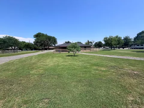 Exterior - 609 S 3rd St, Sanger, TX 76266 photo 11 of 16