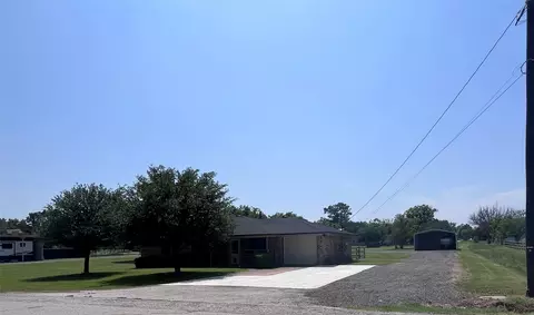 Exterior - 609 S 3rd St, Sanger, TX 76266 photo 6 of 16