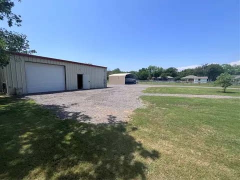 Exterior - 609 S 3rd St, Sanger, TX 76266 photo 14 of 16