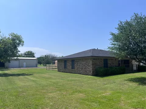 Exterior - 609 S 3rd St, Sanger, TX 76266 photo 5 of 16