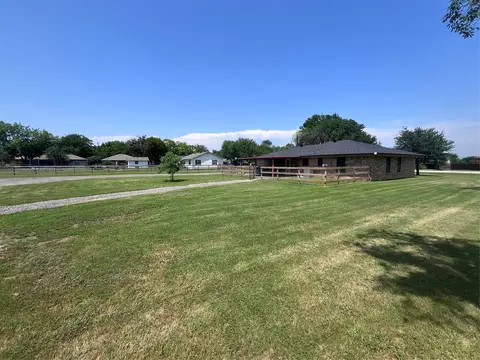 Exterior - 609 S 3rd St, Sanger, TX 76266 photo 15 of 16