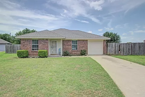1103 Lynnwood Ct, Cleburne, TX 76033