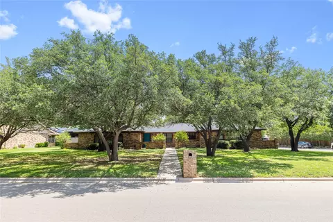 2801 Good Shepherd Dr, Brownwood, TX 76801