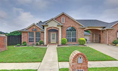 7828 Vineyard Ct, North Richland Hills, TX 76182
