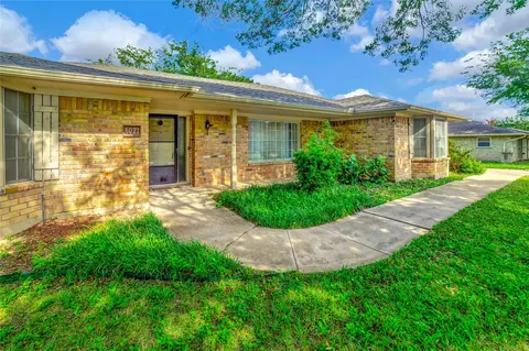 6021 Sycamore Creek Rd, Edgecliff Village, TX 76134