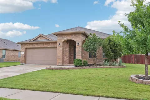 1083 Admiral Dr, Azle, TX 76020