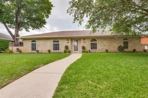 728 The Meadows Pkwy, Desoto, TX 75115