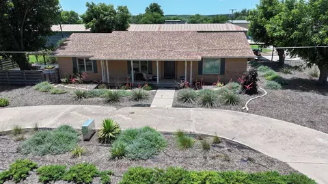 533 N 1st St, Albany, TX 76430