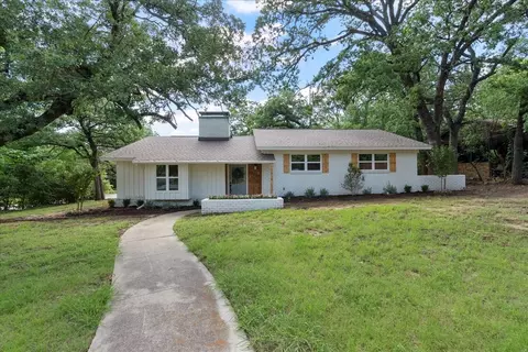 3016 Nottingham Dr, Denton, TX 76209