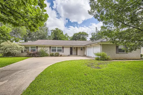 2700 Blackwood Dr, Arlington, TX 76013