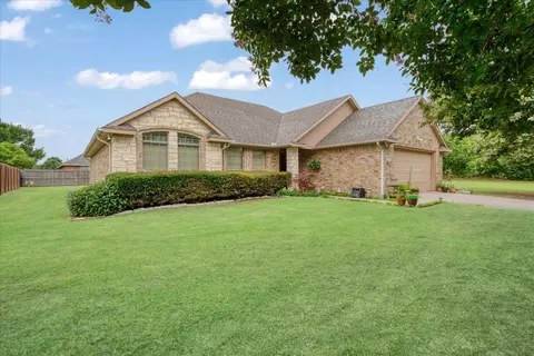 2215 Albert Broadfoot St, Bonham, TX 75418
