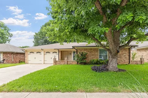 1425 Bryan Dr, Bedford, TX 76022