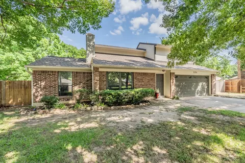 3204 Manchester Cir, Bedford, TX 76021