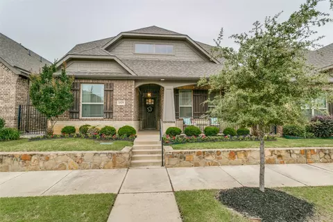 6929 Heather Ln, North Richland Hills, TX 76182