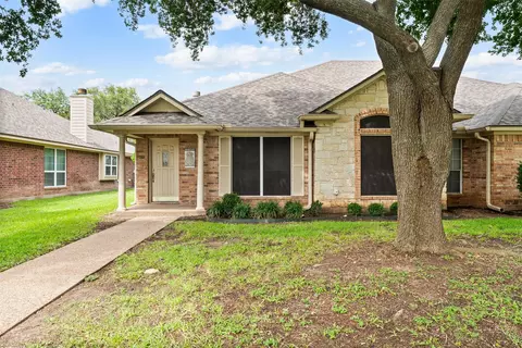 517 Old Mill Creek Dr, Waco, TX 76712