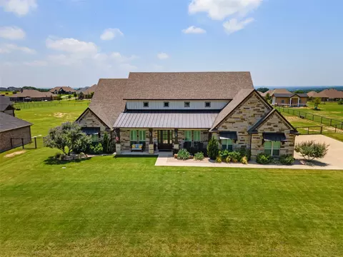321 Kenyon Ct, Granbury, TX 76049
