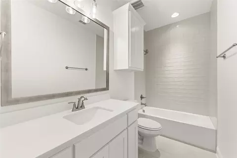 Bath - 1724 Ruby Way, Rockwall, TX 75087 photo 4 of 4