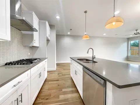 5704 Woodlands Dr, The Colony, TX 75056