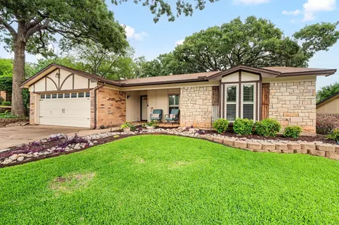 3220 Meadow Wood Ln, Bedford, TX 76021