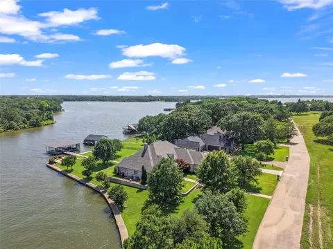 229 Lakeside Dr, Malakoff, TX 75148