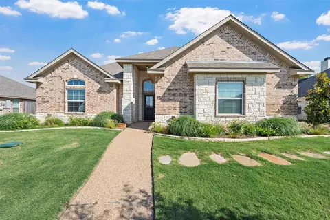 857 Day Star Dr, Hewitt, TX 76643