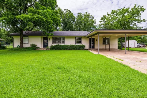 522 E Kempner St, Mabank, TX 75147