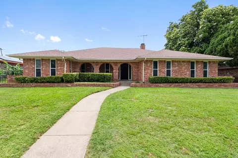 110 S Capri Dr, Duncanville, TX 75116