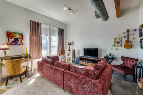 2502 Live Oak St #322, Dallas, TX 75204