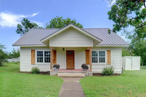 1713 Cates St, Bridgeport, TX 76426