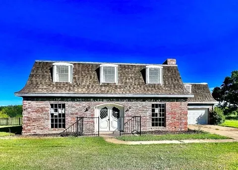 3201 Shoreview Dr, Cleburne, TX 76033