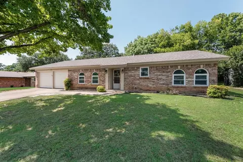 1702 Sagebrush Trl, Euless, TX 76040