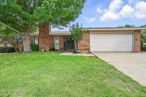 7015 Forestview Dr, Arlington, TX 76016
